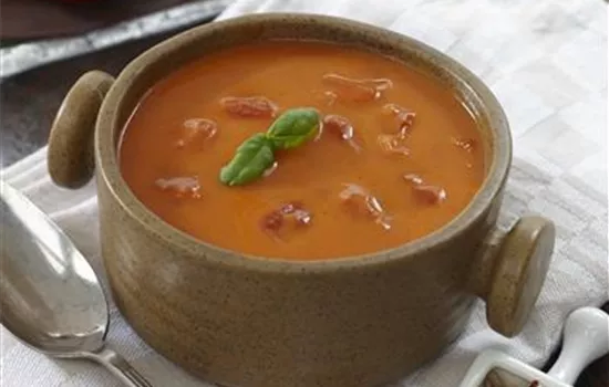 Cremige Tomatensuppe mit Croutons